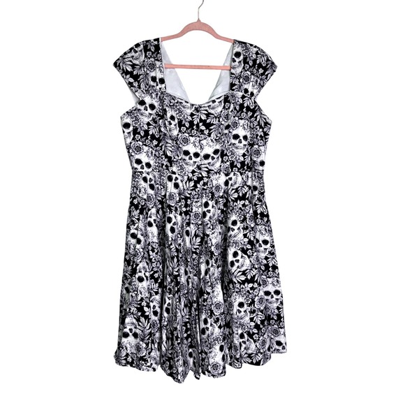 Magnolia Park Dresses & Skirts - Magnolia Park 3XL Black White Skull Floral Cap Sleeve Fit & Flare Gothic Dress